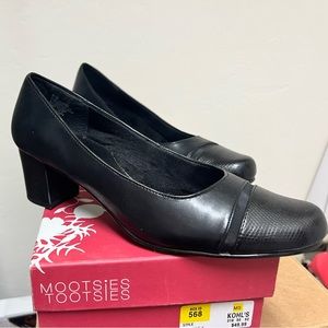 Womens 8.5 short heels